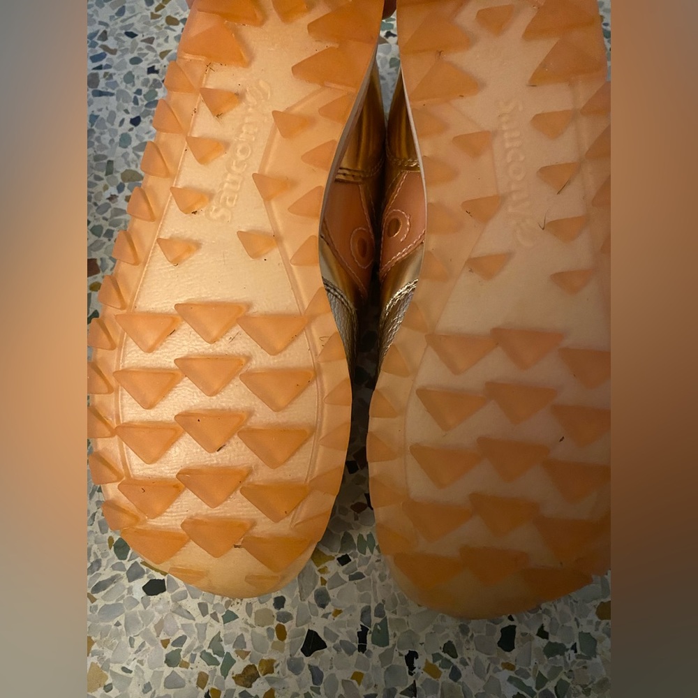Saucing sz 6 sneakers like new - Picture 4 of 4